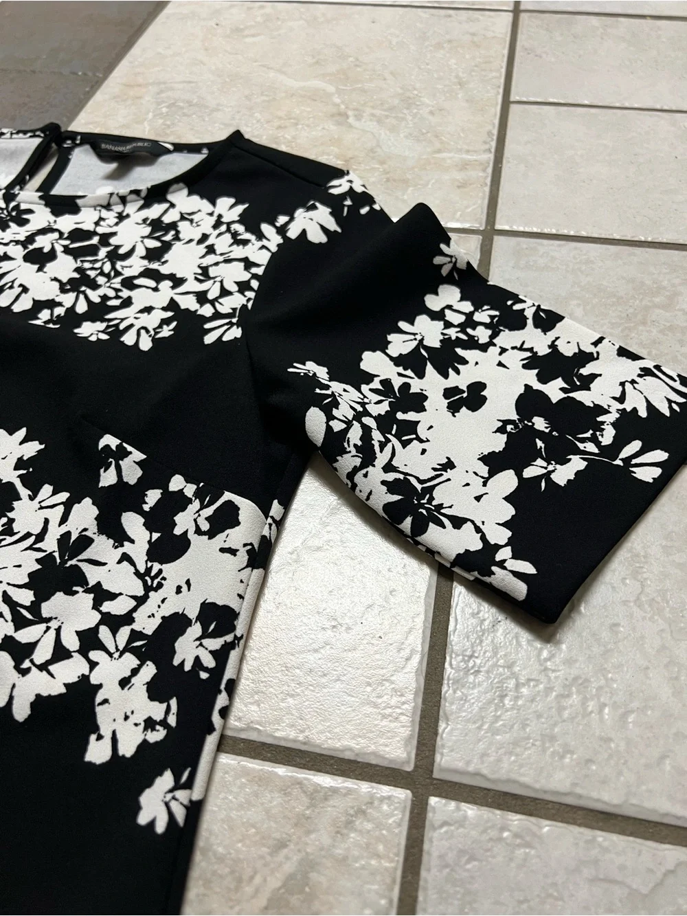 Banana Republic Black and White Floral Midi Dress - Picture 2 of 7